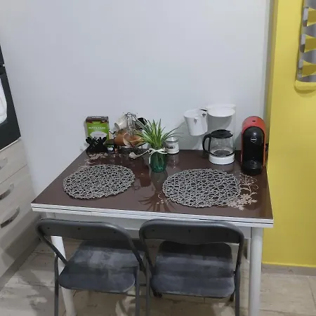 Lovley Near Train Station Apartment *