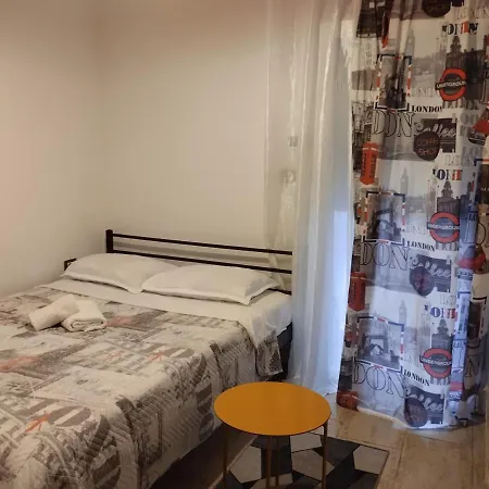 Lovley Near Train Station 塞萨洛尼基