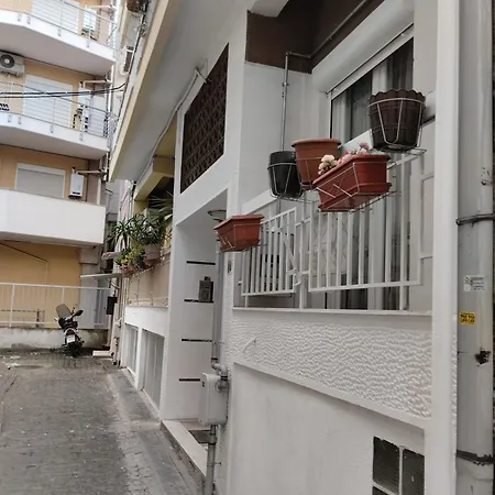 Lovley Near Train Station Apartment